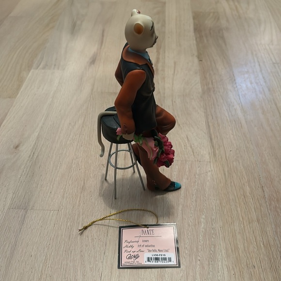 NIB Margaret Le Van Alley Cat Figurine Dante Amore Male with Flowers - Picture 4 of 7